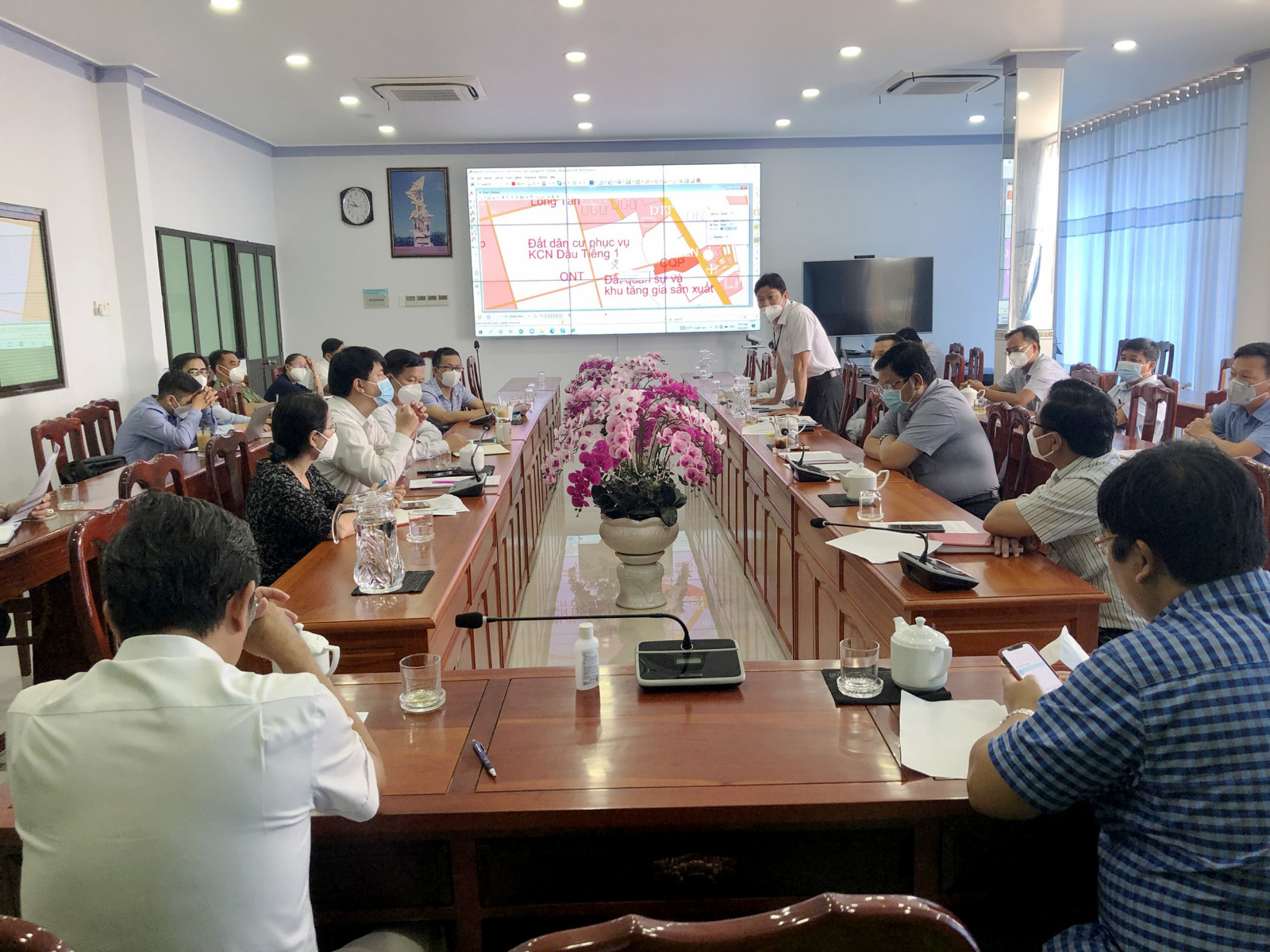 Dau Tieng district: Meeting to discuss the planning of industrial zone...