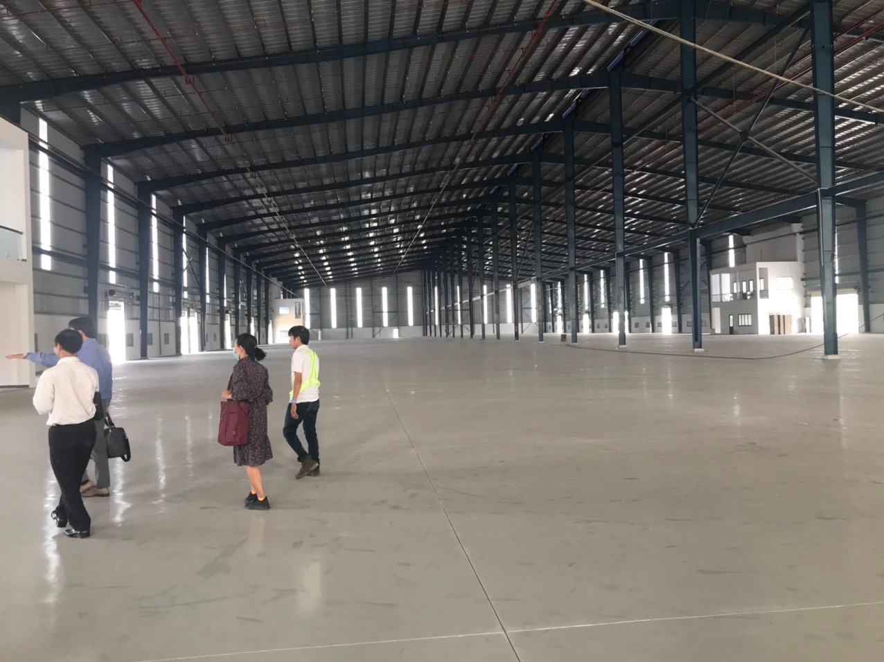 Hong Kong Investors vist warehouse in Long Thanh